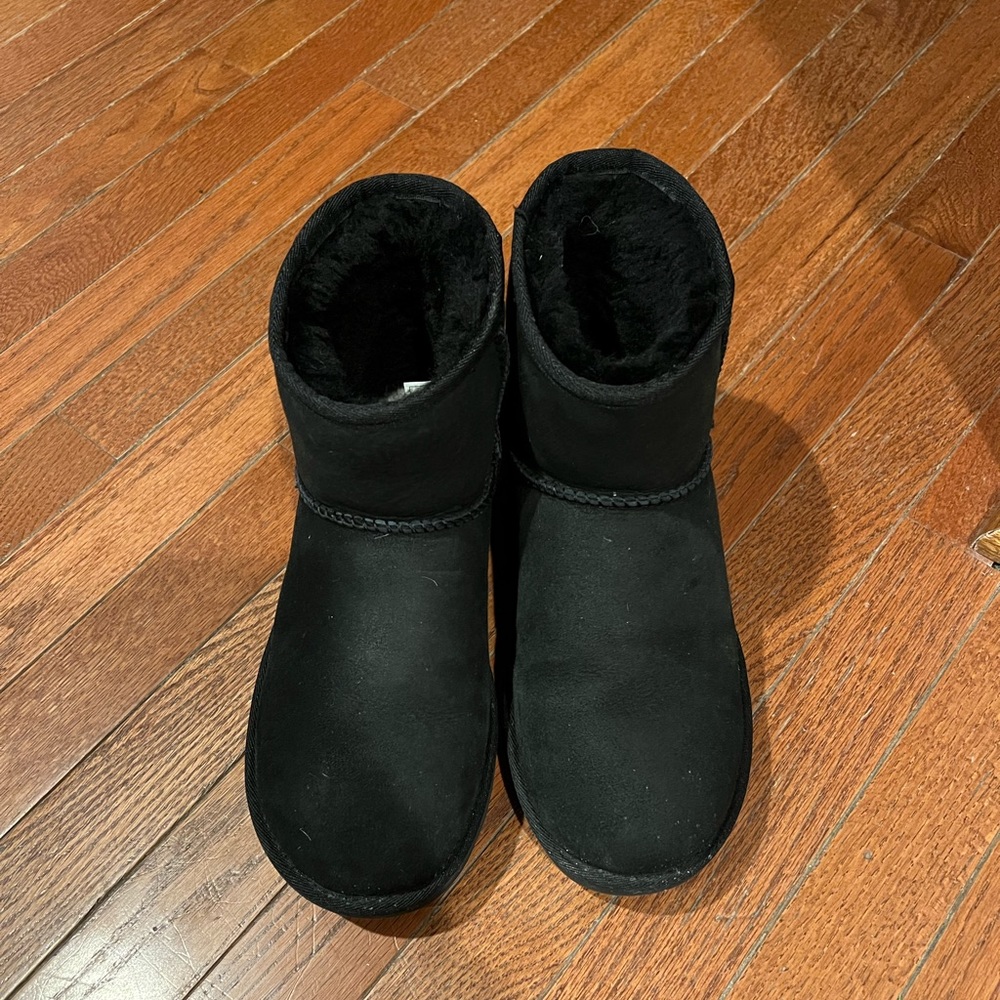 UGG Mini II